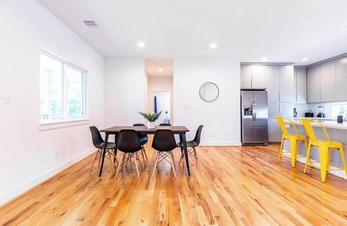 Lawndale/ Wayside House | Your Comfy Bungalows! Sleeps 30/12BR/8BA/16PA