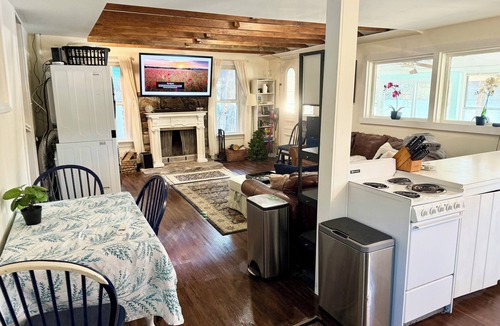 Dudley House | Your Cottage on the Lake