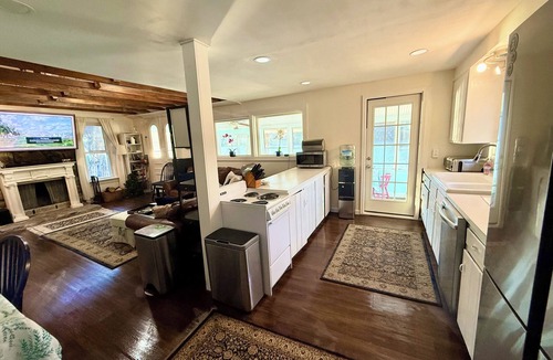 Dudley House | Your Cottage on the Lake