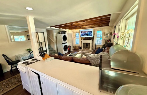 Dudley House | Your Cottage on the Lake