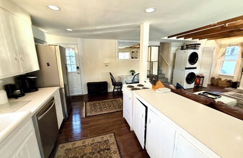 Dudley House | Your Cottage on the Lake