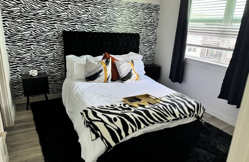George Bush Park/Eldridge Bed & Breakfast | Your Cozy & Captivating Condo!