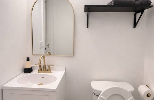 East Avenue Apartment | Your Cozy Studio HighFalls TV Kitchen Rochest DT.