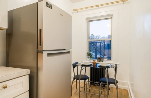 East Avenue Apartment | Your Cozy Studio HighFalls TV+Kitchen+Rochest DT.
