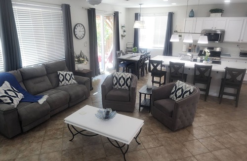 El Centro House | Your Dream 5 BR Getaway -Sleeps 11+-Great Location