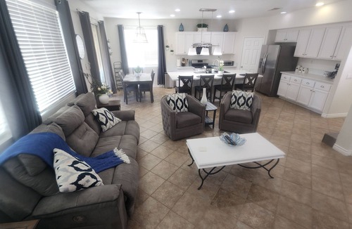 El Centro House | Your Dream 5 BR Getaway -Sleeps 11+-Great Location