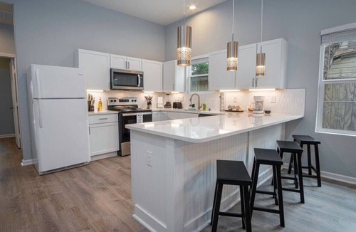 Nevada Street House | Your Dream Stay 4BR/2BA Near Downtown & Riverwalk