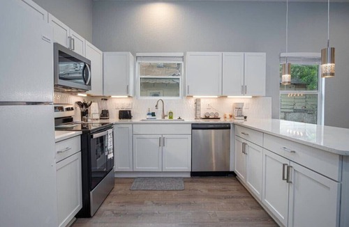 Nevada Street House | Your Dream Stay 4BR/2BA Near Downtown & Riverwalk