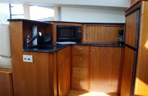 Thompson Square - Bunker Hill Boat Rental | Your Floating Suite in Boston Harbor