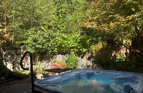 Shelton Cabin | Your Forest Hideaway on Beautiful Harstine Island