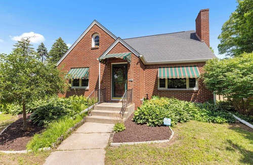 Holcomb House | Your friendly neighborhood Airbnb