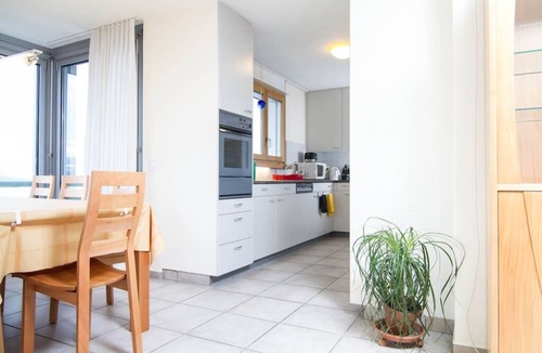Horgen District Apartment | Your fully equipped base with weekly cleaning & free parking for Zürich and Zug