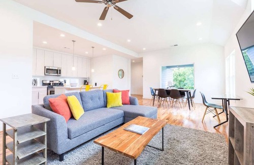 Lawndale/ Wayside House | Your Great Bungalows! Sleeps 12/6BR/4BA/8PA