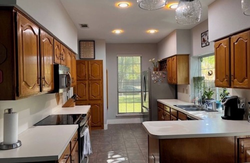 Grand Prairie House | Your Home Away from Home: Spacious Group Getaway