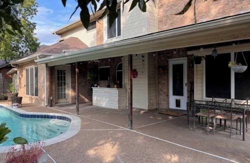 Grand Prairie House | Your Home Away from Home: Spacious Group Getaway