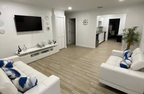 Jungle Terrace House | Your Home Away From Home W/Heated Pool