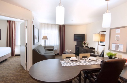 Anaheim Resort Hotel | Your Home Away From Home! 4 Pet-friendly Units, Kitchenette, Pets Allowed