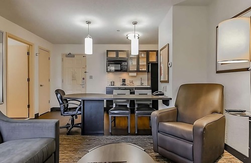 Anaheim Resort Hotel | Your Home Away From Home! 4 Pet-friendly Units, Kitchenette, Pets Allowed