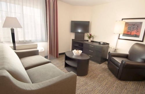 Anaheim Resort Hotel | Your Home Away From Home! 4 Pet-friendly Units, Kitchenette, Pets Allowed