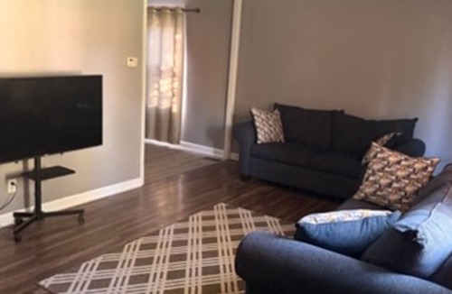 Sauk Village House | Your Home Away From Home in Sauk Village