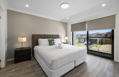 Marsden Park House | Your Home Away from Home 4BR Escape