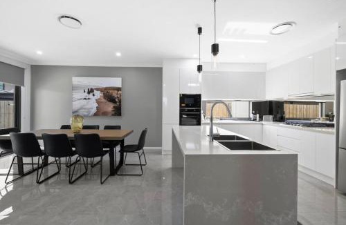 Marsden Park House | Your Home Away from Home 4BR Escape