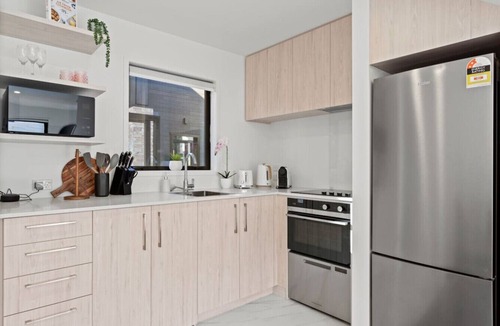 Te Atatu Peninsula Apartment | Your Home-Away-From-Home!