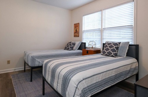 Commerce House | Your Home Away from Home!