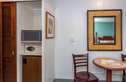 Ala Moana House | Your Home Away From Home! 3 Convenient Units, Pool, Pets Allowed