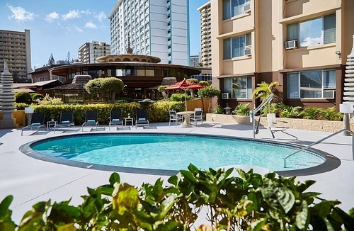 Ala Moana House | Your Home Away From Home! 3 Convenient Units, Pool, Pets Allowed