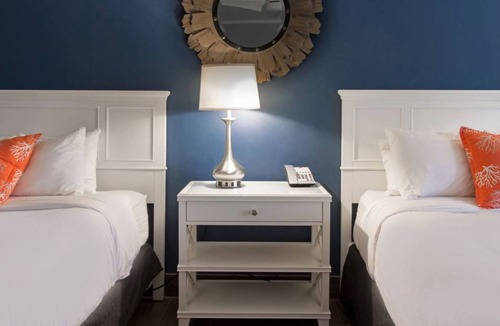 Marathon Resort | Your Home Away From Home! Free Parking and Bike Rental, Tennis Court, Hot Tub