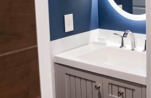 Marathon Resort | Your Home Away From Home! Free Parking and Bike Rental, Tennis Court, Hot Tub
