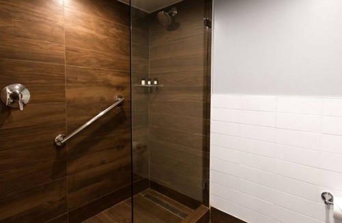 Marathon Resort | Your Home Away From Home! Free Parking and Bike Rental, Tennis Court, Hot Tub