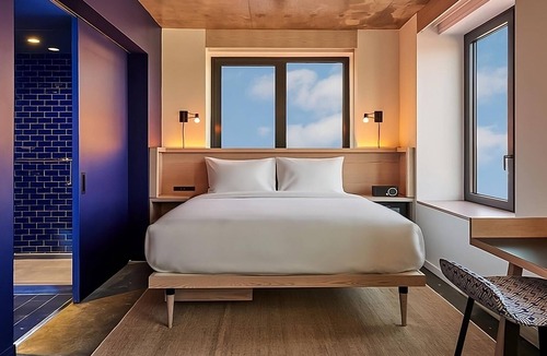 Washington Heights Hotel | Your Home Away from Home! Close to Bronx Zoo and Strawberry Fields