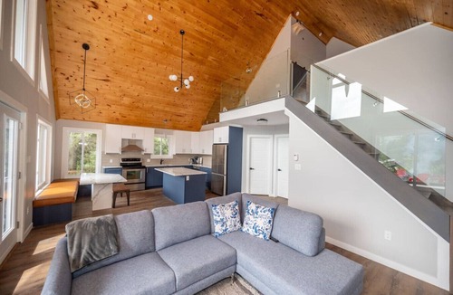 Mansfield-et-Pontefract Apartment | Your Home, Away from Home!