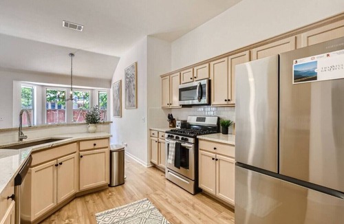 Leander House | Your home away from home!