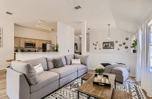 Leander House | Your home away from home!