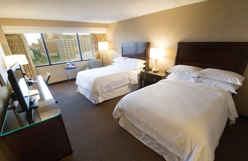 Pinch District House | Your Home Away From Home! 4 Great Units, Restaurant and Bar