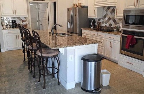 Saginaw House | Your home away from home in charming Saginaw