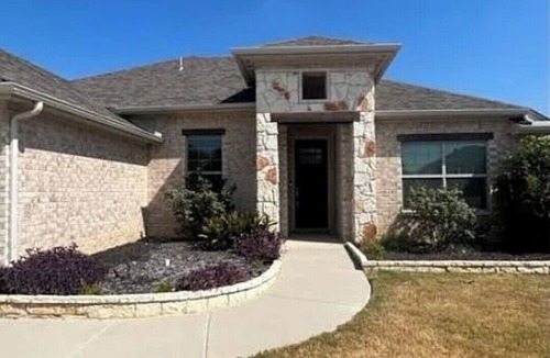 Saginaw House | Your home away from home in charming Saginaw