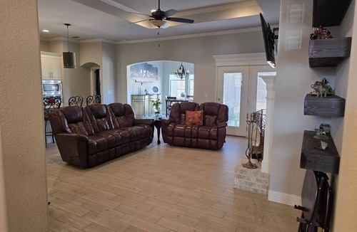 Saginaw House | Your home away from home in charming Saginaw