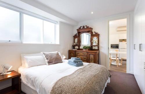 St. Kilda East Apartment | Your Home Away from Home