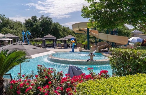 Lakeway Hotel | Your Home Away from Home! 3 Convenient Units, Outdoor Pool!
