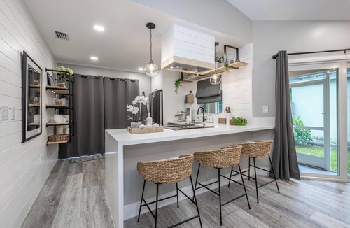 Davie House | Your-Home-Away-From-Home.