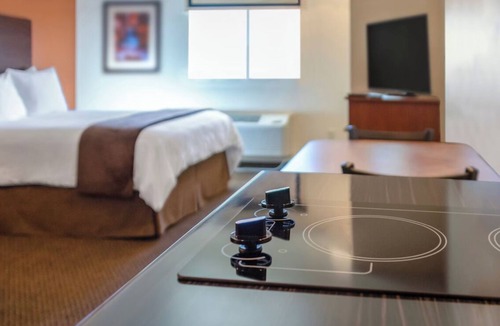 Rapid City Hotel | Your Home Away from Home! Pet-Friendly w/Kitchen Near WaTiki Indoorr Waterpark!