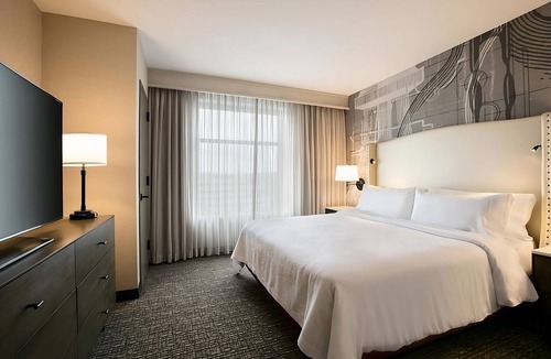 Berkeley Heights Hotel | Your Home Away from Home in Florida! Indoor Pool, Free Breakfast, Pets Allowed!