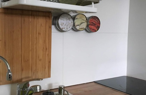 Windsor City Centre Apartment | Your home from home! with castle view and parking