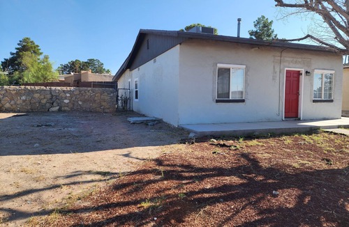 Timberwolf House | Your Home in El Paso [Basset Mall area]