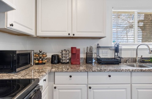 Southeastern Sacramento Apartment | Your Home in Sacramento: 3BR w/Parking & Laundry