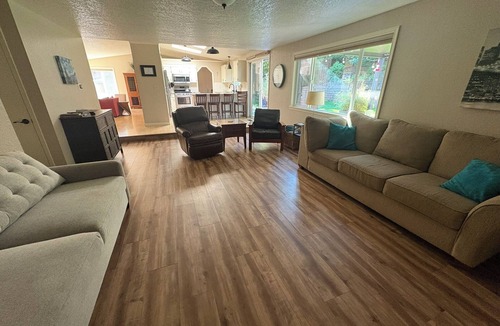 Sandy House | Your Home in Sandy – Comfortable, Convenient & Affordable